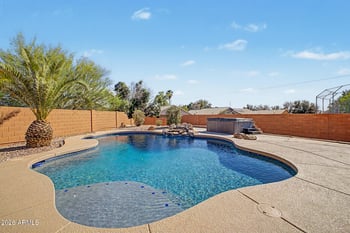 6302 69th Dr, Glendale, AZ 85303
