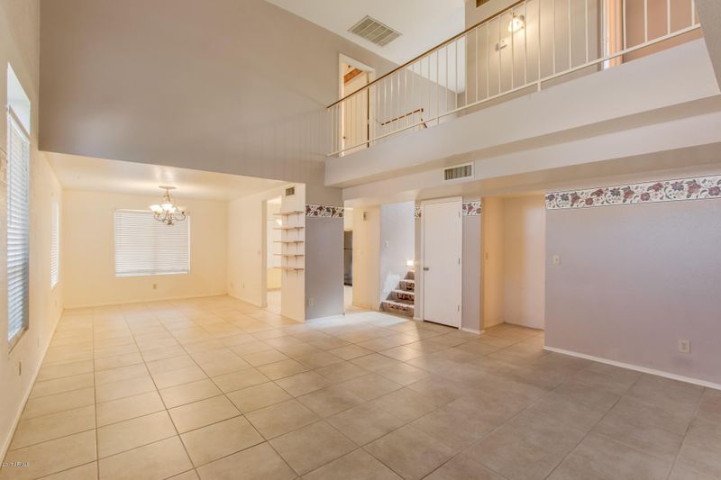 6303 W Lawrence Ln, Glendale, AZ 85302