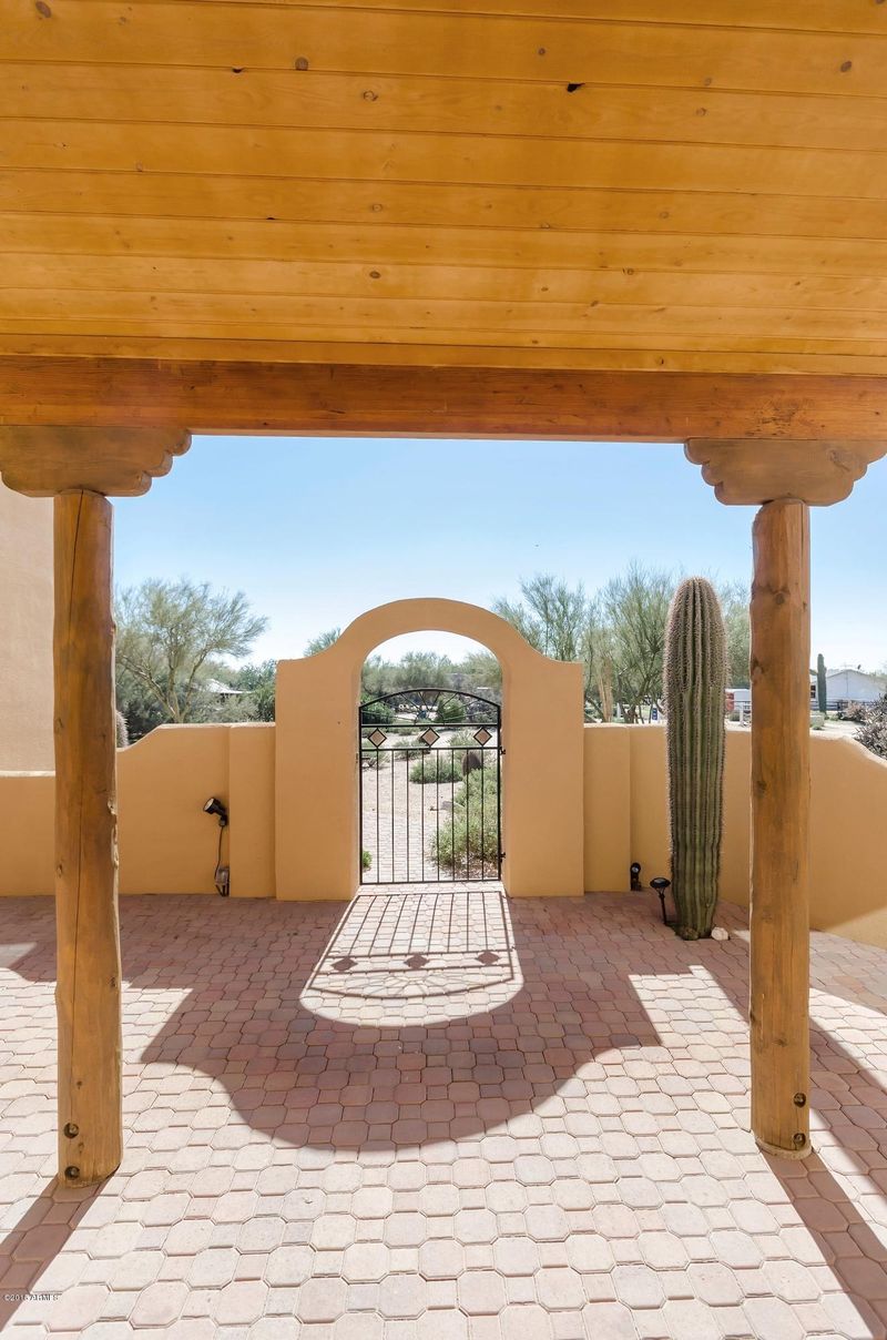 6318 E Milton Dr, Cave Creek, AZ 85331