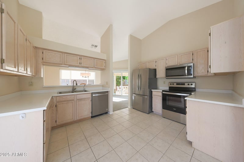 6318 Sundown Dr, Chandler, AZ 85249