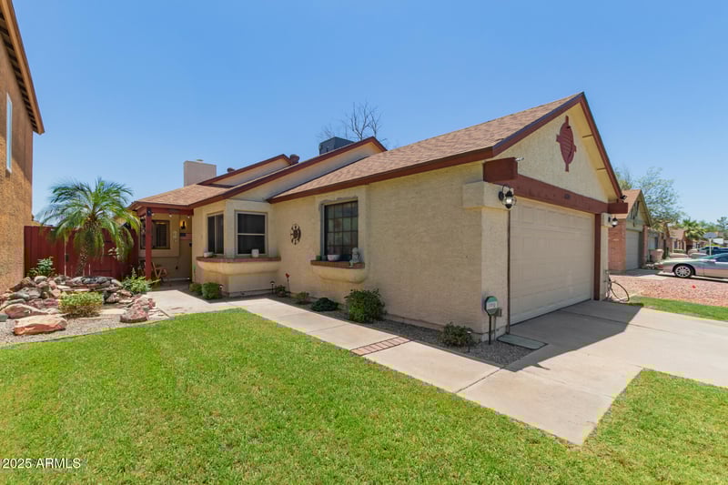 6319 Mercer Ln, Glendale, AZ 85304