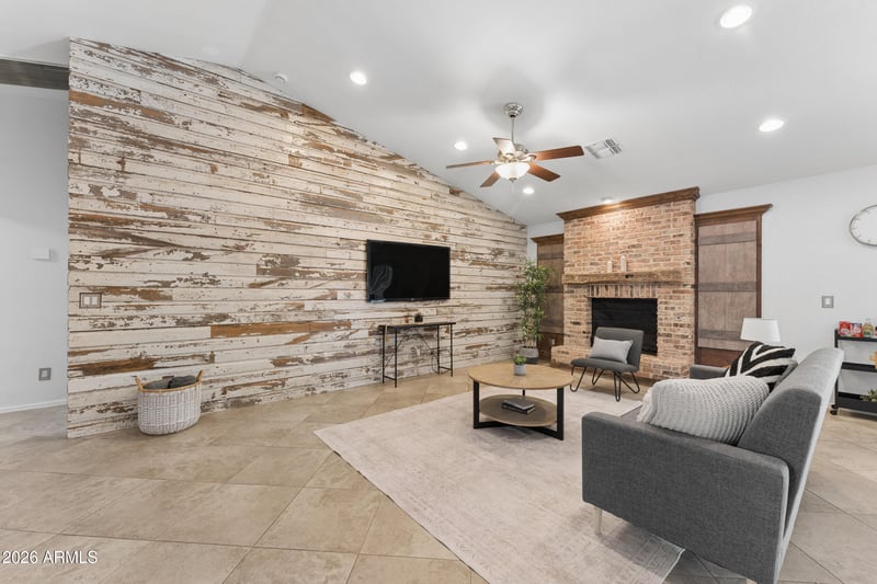 6319 Villa Maria Dr, Glendale, AZ 85308