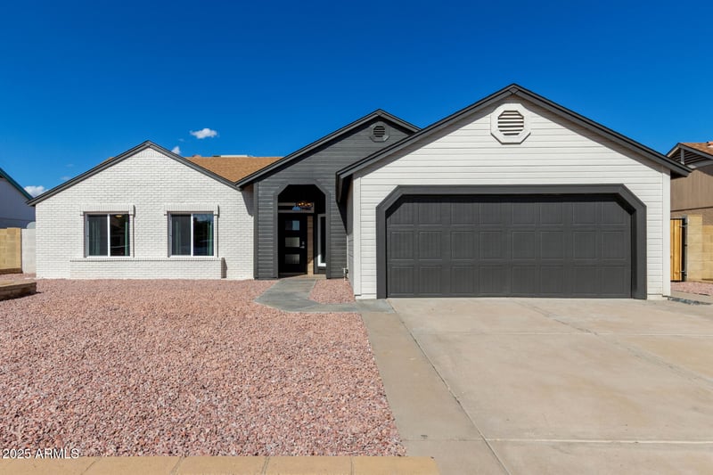 6320 Del Mar Ln, Glendale, AZ 85306