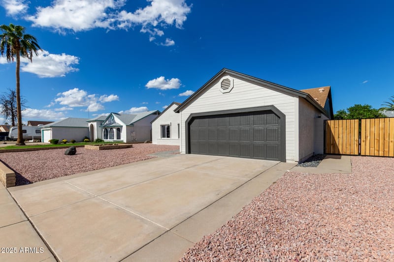 6320 Del Mar Ln, Glendale, AZ 85306