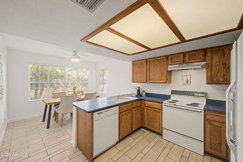 6321 Acapulco Ln, Glendale, AZ 85306