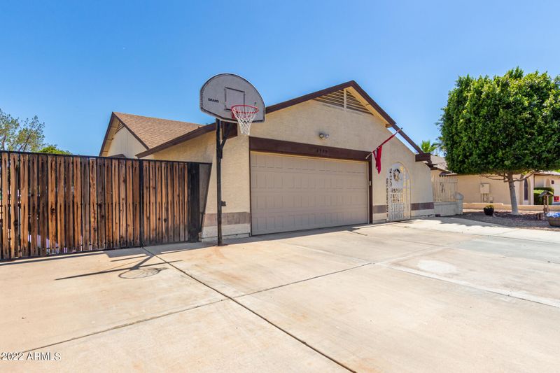 6325 W Turquoise Ave, Glendale, AZ 85302