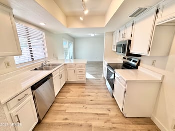 6327 Mercer Ln, Glendale, AZ 85304