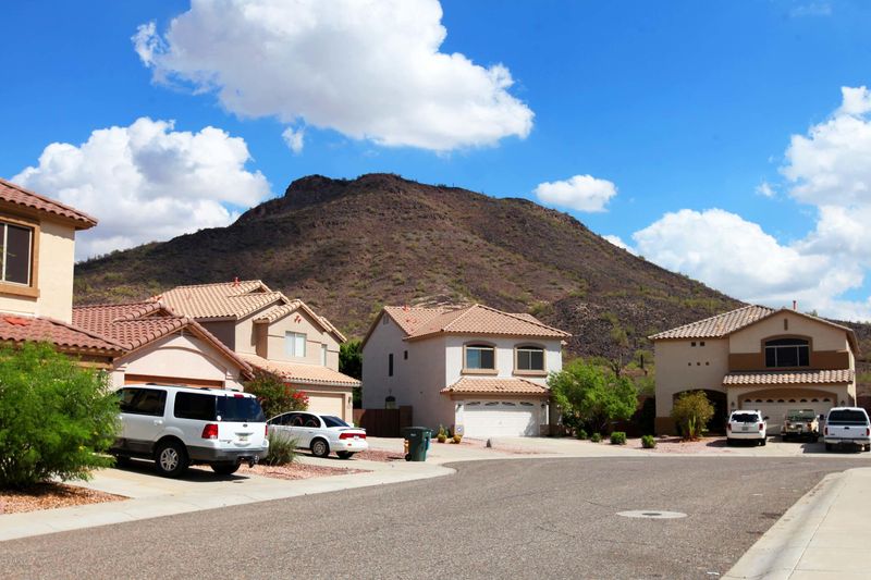 6327 W Saddlehorn Rd, Phoenix, AZ 85083