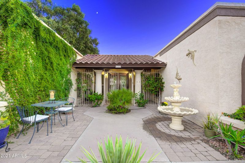 6327 W Sweetwater Ave, Glendale, AZ 85304