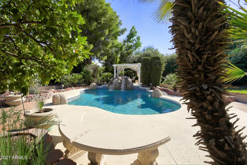 6327 W Sweetwater Ave, Glendale, AZ 85304