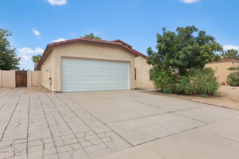 6328 W Ironwood Dr, Glendale, AZ 85302