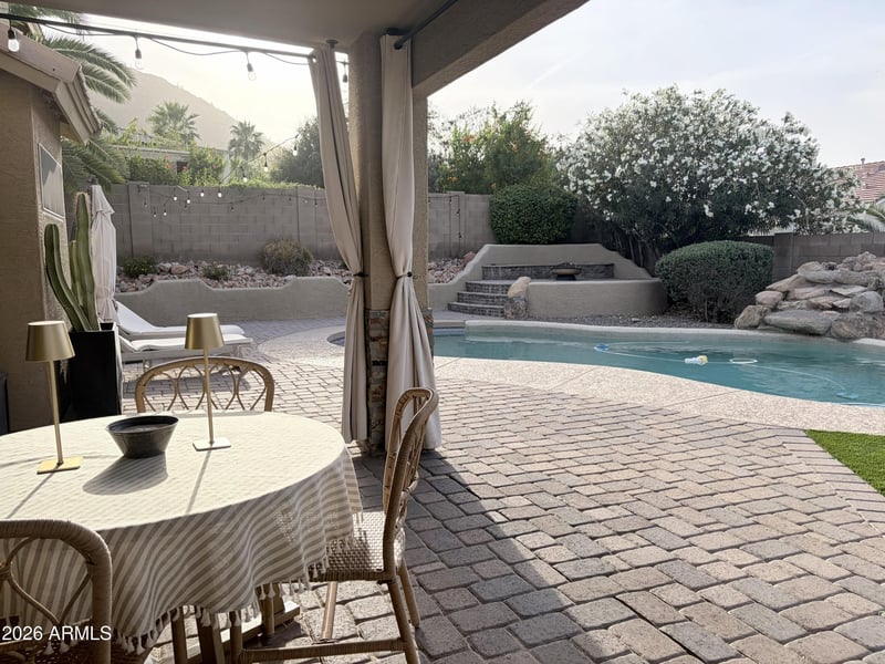 6329 Honeysuckle Dr, Phoenix, AZ 85083