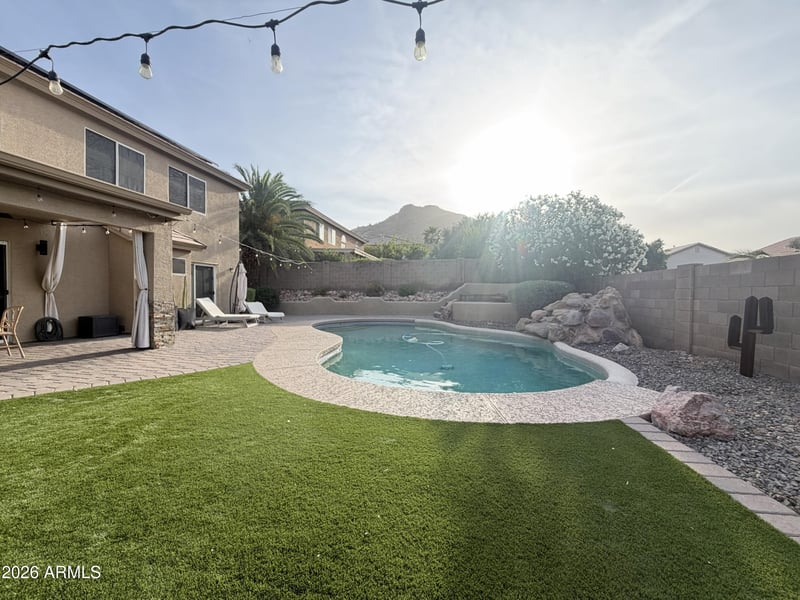 6329 Honeysuckle Dr, Phoenix, AZ 85083