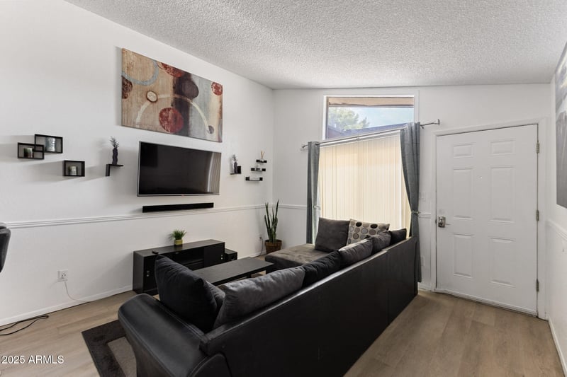 633 May -- #25, Mesa, AZ 85201