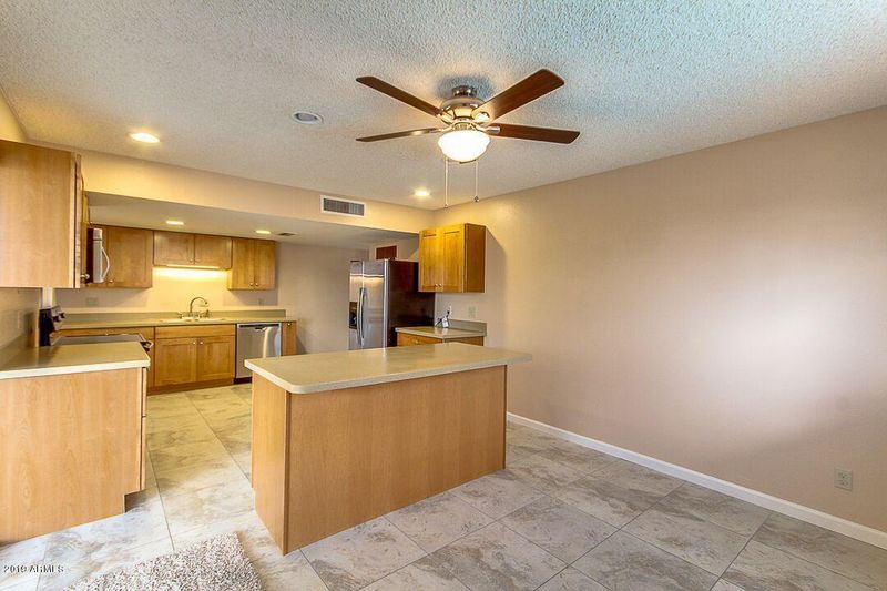 633 S Spur Cir, Mesa, AZ 85204