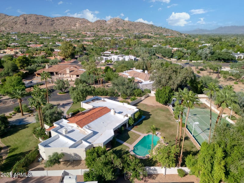 6330 Huntress Dr, Paradise Valley, AZ 85253