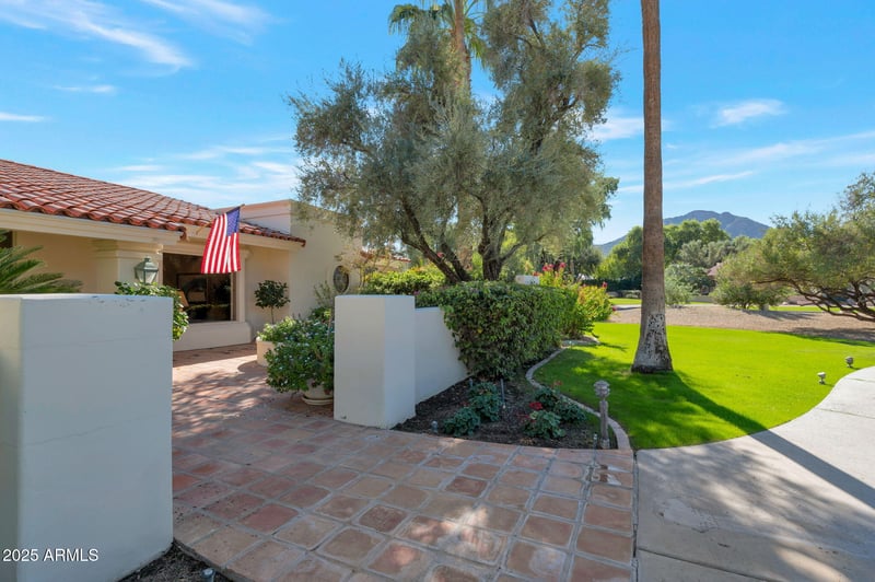 6330 Huntress Dr, Paradise Valley, AZ 85253