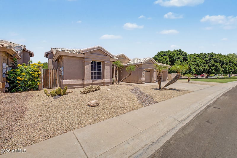 6334 W Louise Dr, Glendale, AZ 85310