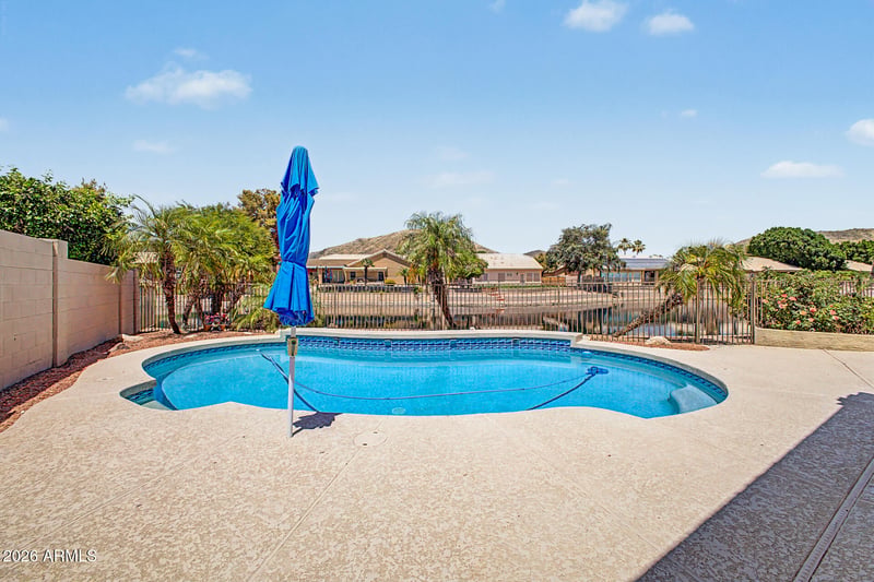 6334 W Louise Dr, Glendale, AZ 85310
