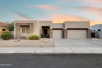 6335 Hill Ln, Glendale, AZ 85310