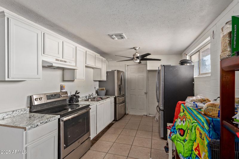 6337 W Mitchell Dr, Phoenix, AZ 85033