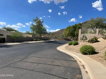 6348 Hill Ln, Glendale, AZ 85310