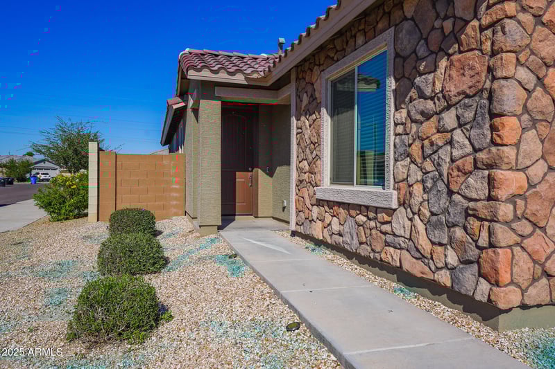 6348 Warner St, Phoenix, AZ 85043