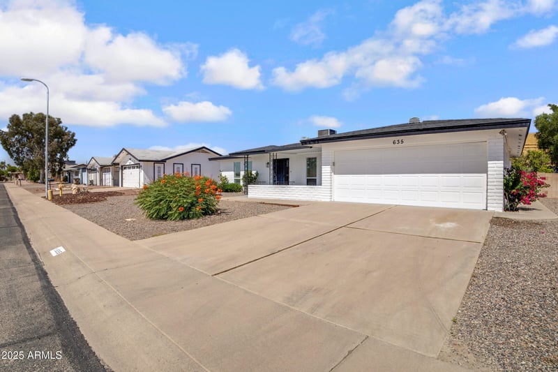 635 67th Pl, Mesa, AZ 85205