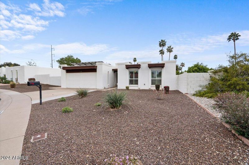 635 E Piping Rock Rd, Phoenix, AZ 85022