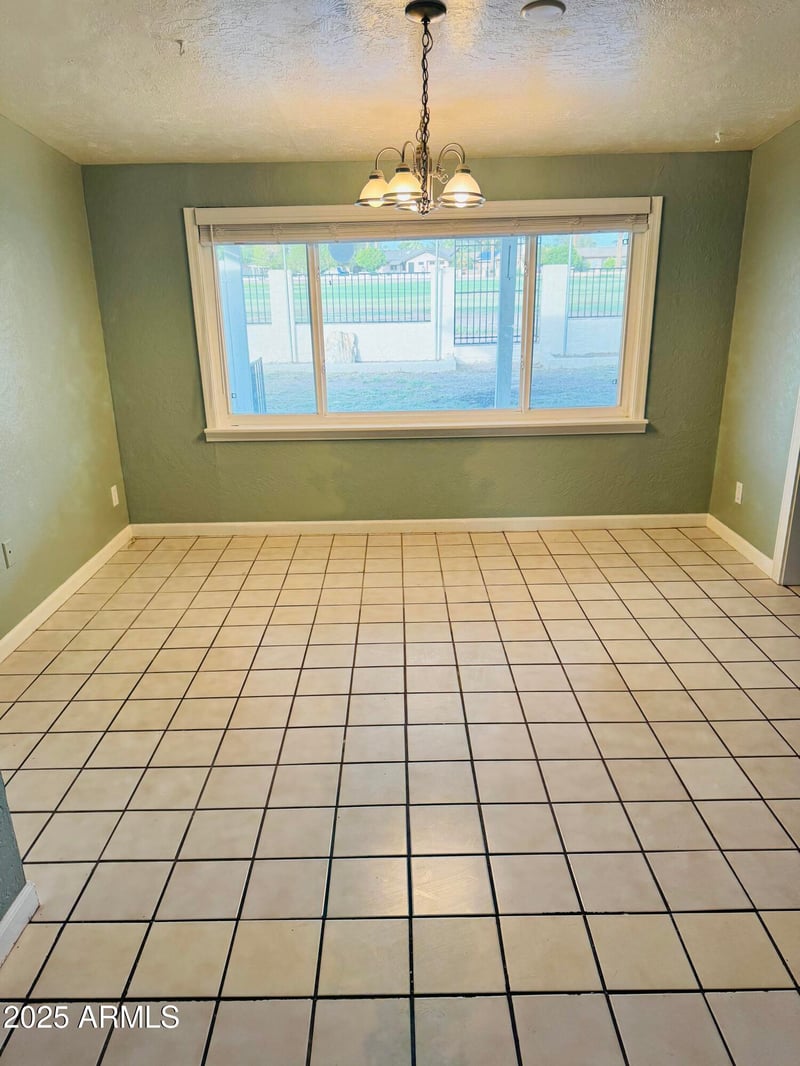 635 Edgewater Dr, Mesa, AZ 85208