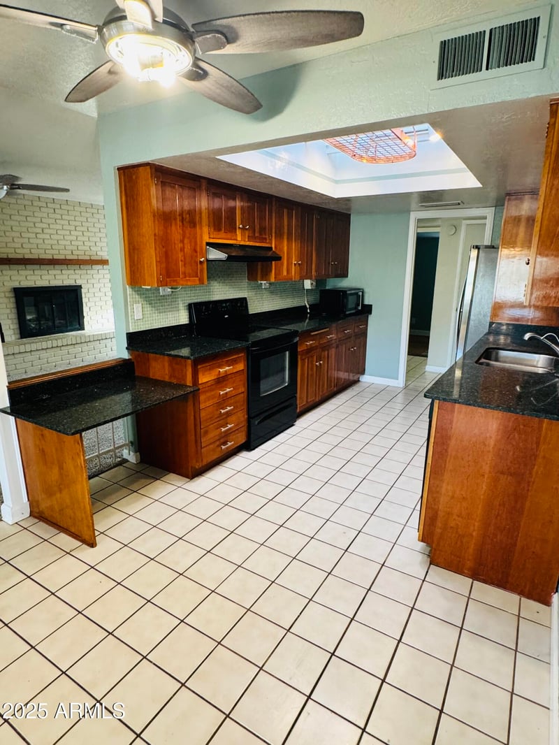 635 Edgewater Dr, Mesa, AZ 85208
