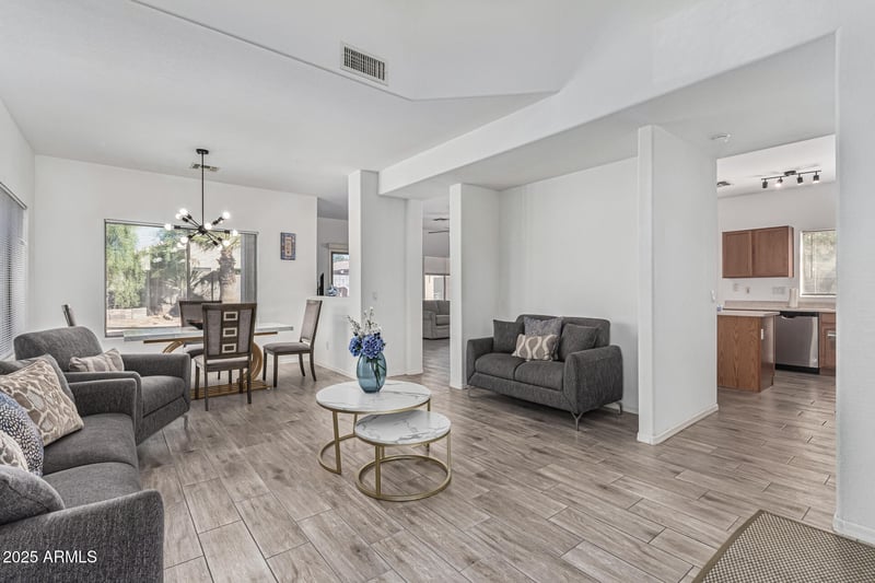 6350 Hess St, Phoenix, AZ 85043