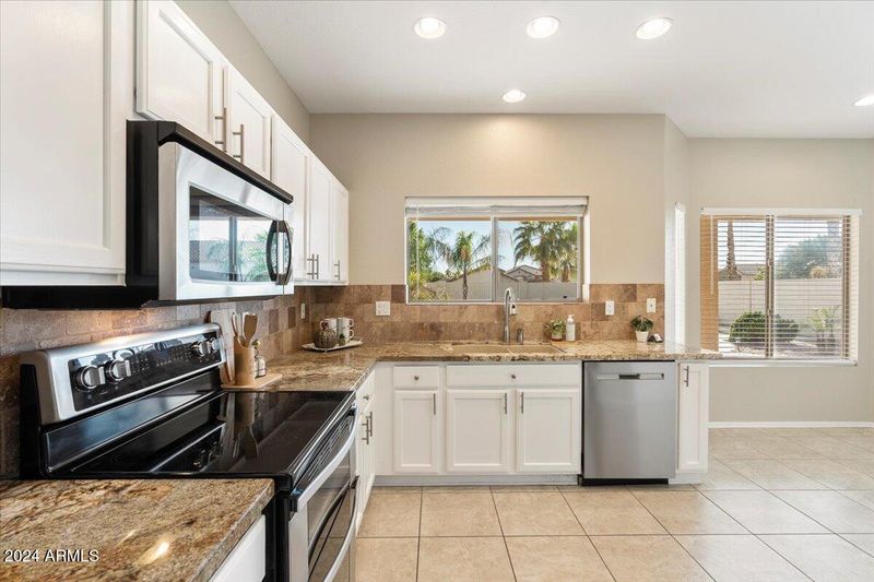 6351 W Saddlehorn Rd, Phoenix, AZ 85083
