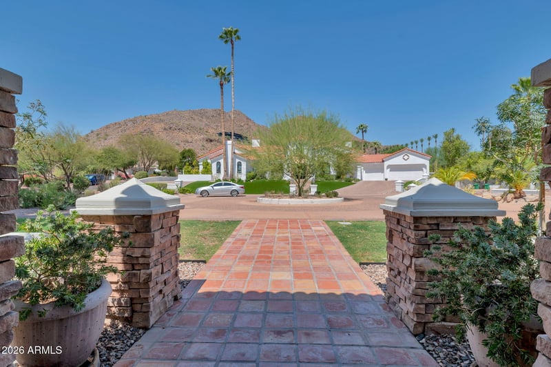 6352 E Vista Dr, Paradise Valley, AZ 85253