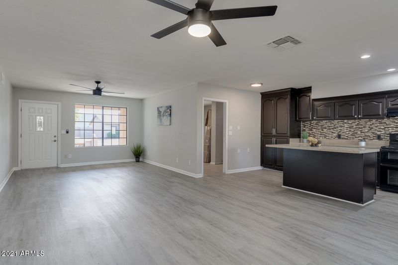 6352 W Hatcher Rd, Glendale, AZ 85302