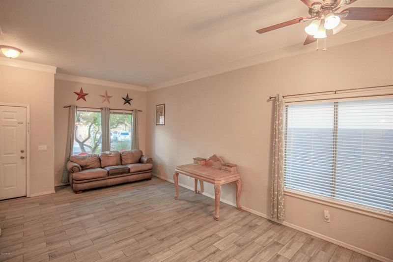 6352 W Saddlehorn Rd, Phoenix, AZ 85083