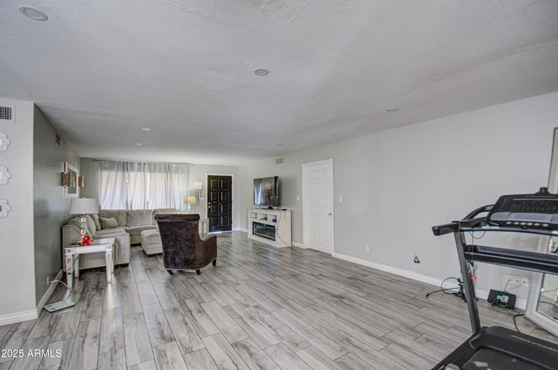 6355 W Caron St, Glendale, AZ 85302