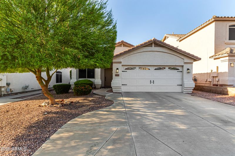 6356 W Desert Hollow Dr, Phoenix, AZ 85083