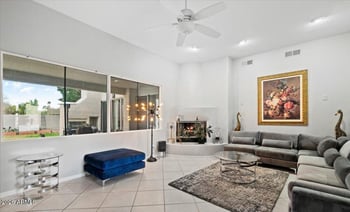 6361 Deer Valley Rd, Glendale, AZ 85308