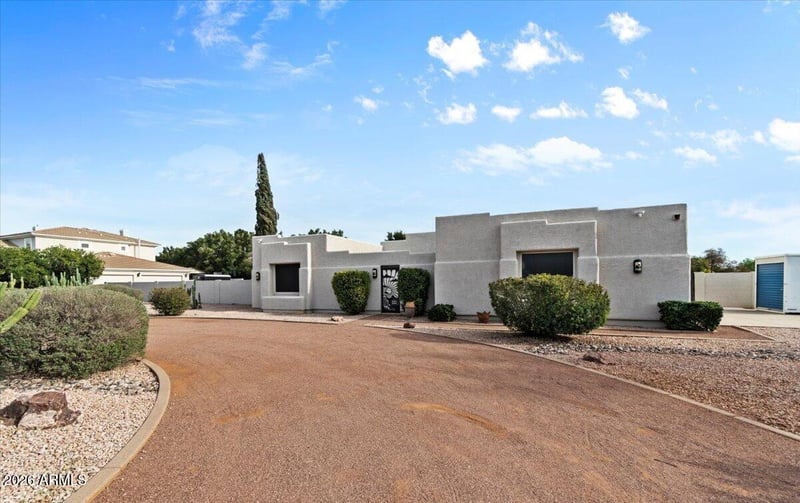 6361 Deer Valley Rd, Glendale, AZ 85308