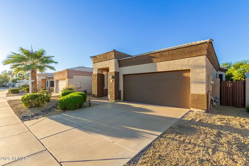 6366 Blackhawk Dr, Glendale, AZ 85308