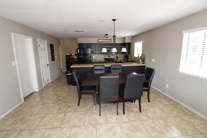 637 N 30th St, Phoenix, AZ 85008