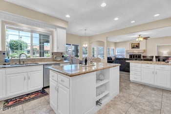 6376 Louise Dr, Glendale, AZ 85310
