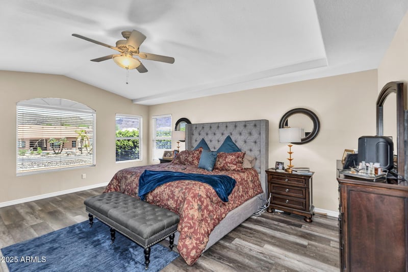 6376 Louise Dr, Glendale, AZ 85310