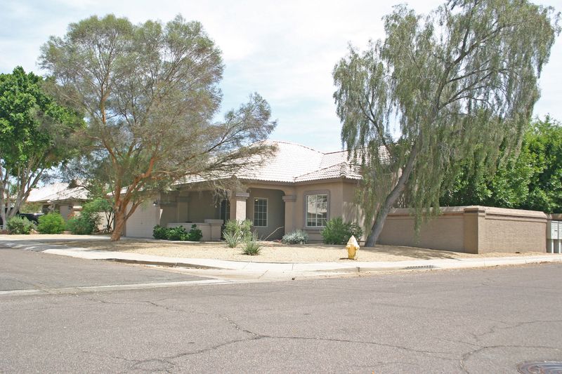 6377 W Aurora Dr, Glendale, AZ 85308