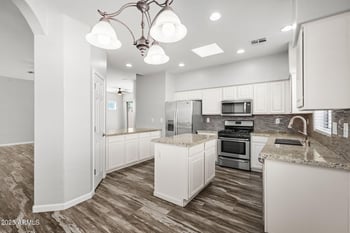 6382 Blackhawk Dr, Glendale, AZ 85308