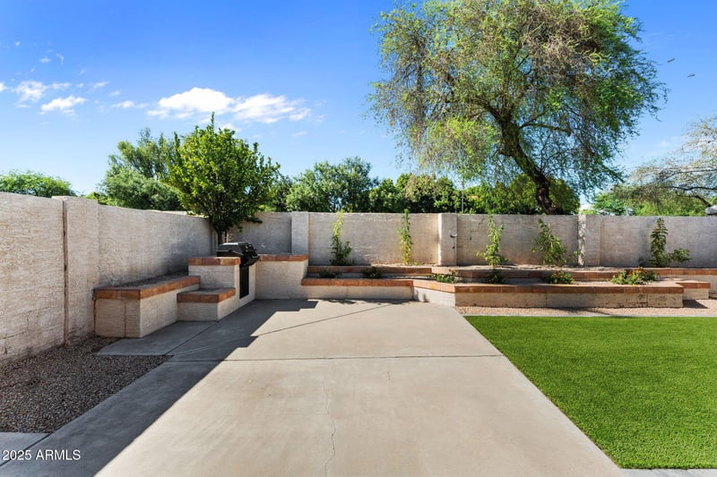 6382 Blackhawk Dr, Glendale, AZ 85308