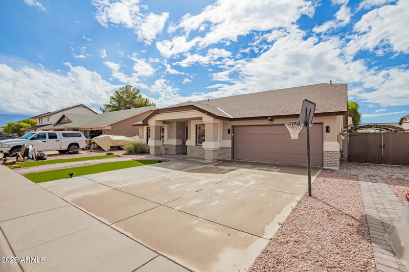 6389 Muriel Dr, Glendale, AZ 85308
