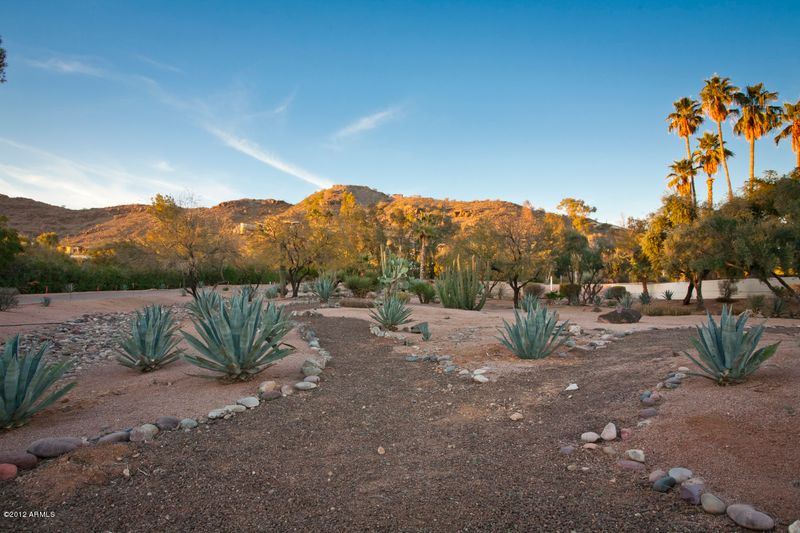 6400 E Cactus Wren Rd, Paradise Valley, AZ 85253