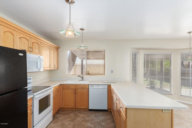 6403 W Cholla St, Glendale, AZ 85304